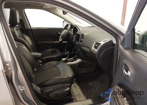 2018 Jeep Compass Latitude 4X4 из США, поврежденный, VIN 3C4NJDBB9JT161749